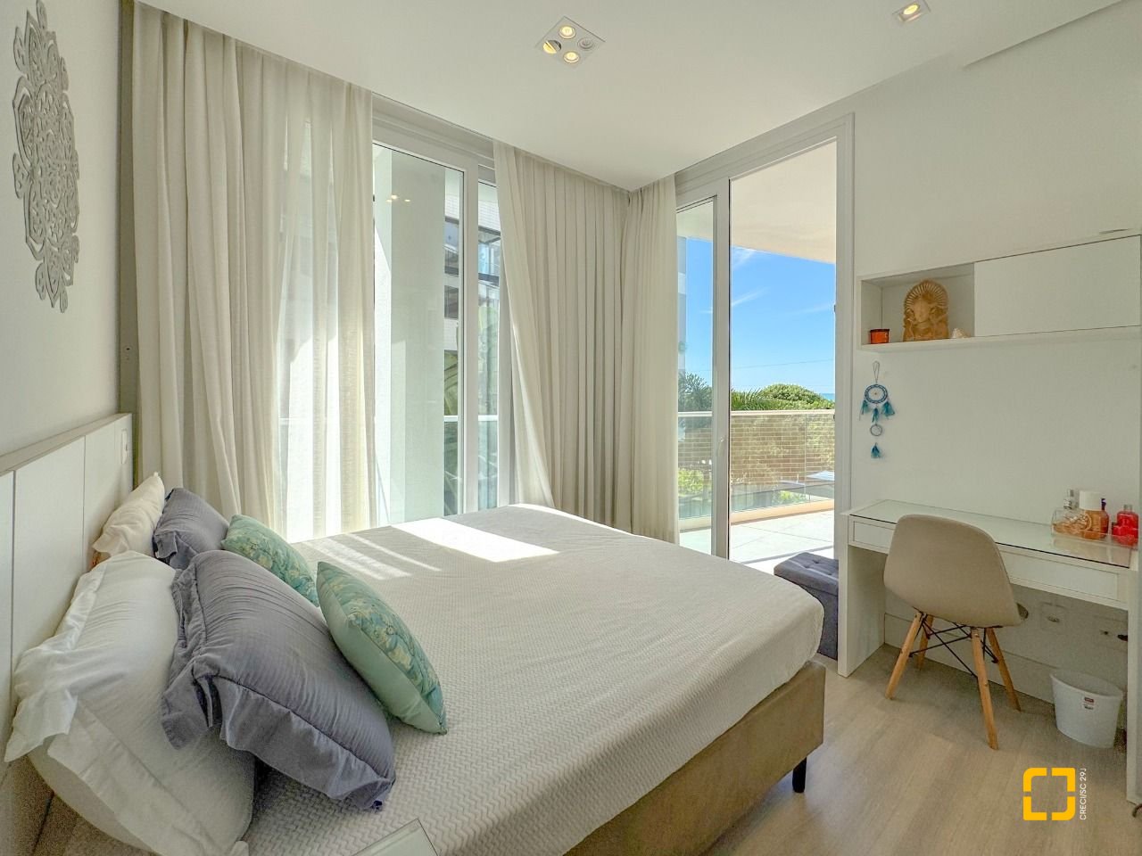 Apartamento com 180m², 3 quartos (sendo 3 suítes), 2 garagens, no bairro Novo Campeche em Florianopolis