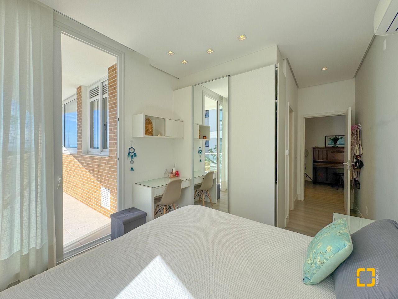 Apartamento com 180m², 3 quartos (sendo 3 suítes), 2 garagens, no bairro Novo Campeche em Florianopolis