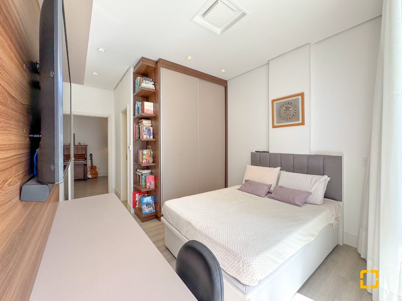 Apartamento com 180m², 3 quartos (sendo 3 suítes), 2 garagens, no bairro Novo Campeche em Florianopolis