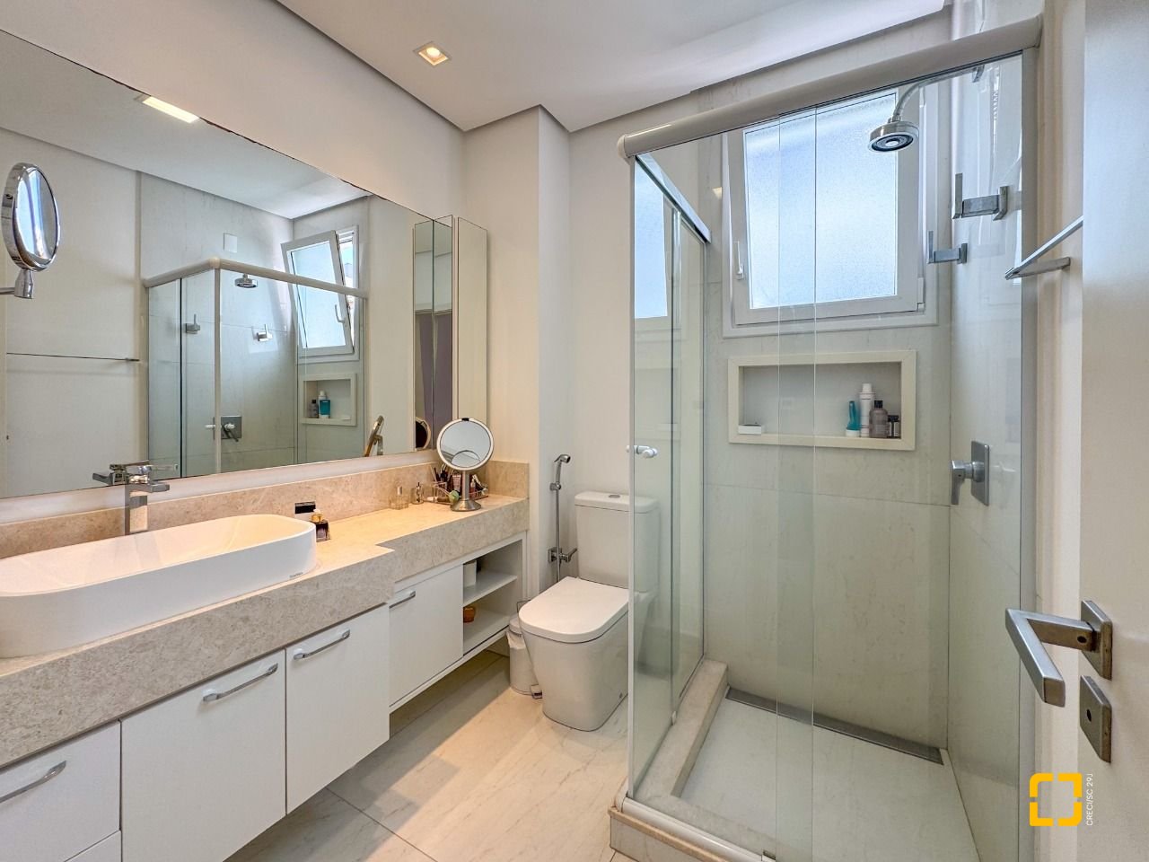 Apartamento com 180m², 3 quartos (sendo 3 suítes), 2 garagens, no bairro Novo Campeche em Florianopolis