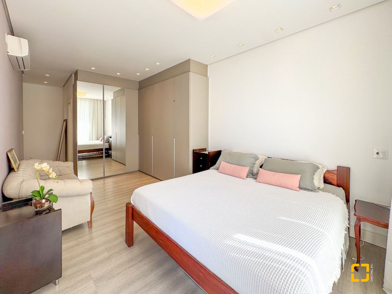 Apartamento com 180m², 3 quartos (sendo 3 suítes), 2 garagens, no bairro Novo Campeche em Florianopolis