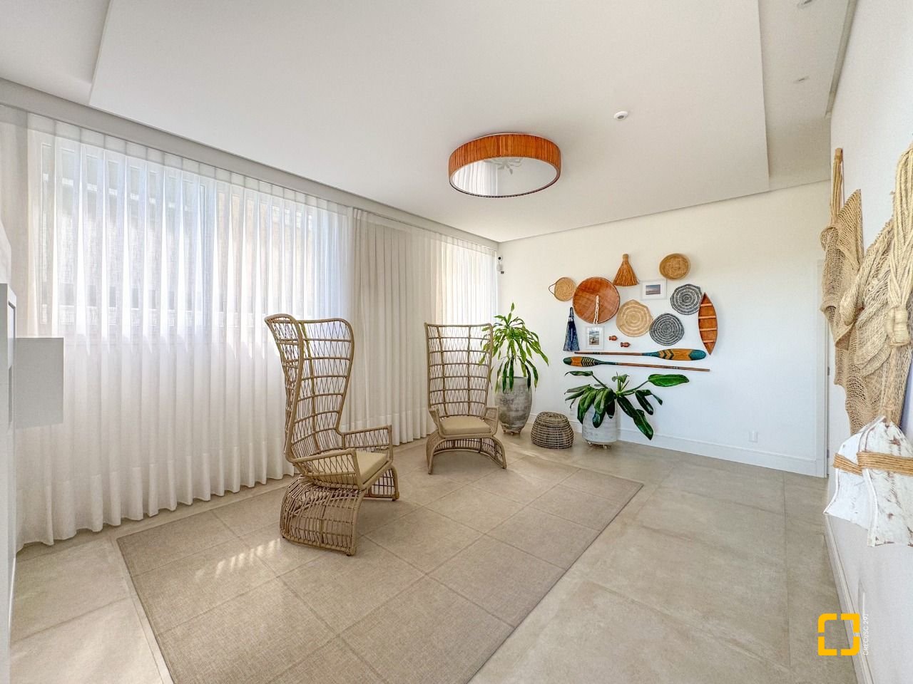 Apartamento com 180m², 3 quartos (sendo 3 suítes), 2 garagens, no bairro Novo Campeche em Florianopolis