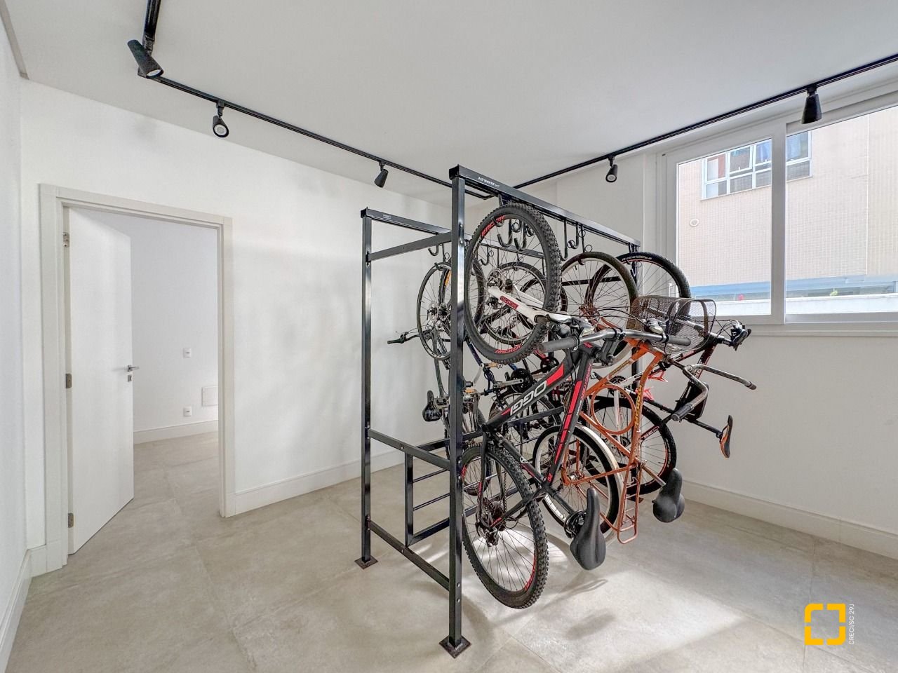 Apartamento com 180m², 3 quartos (sendo 3 suítes), 2 garagens, no bairro Novo Campeche em Florianopolis