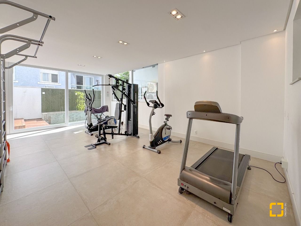 Apartamento com 180m², 3 quartos (sendo 3 suítes), 2 garagens, no bairro Novo Campeche em Florianopolis