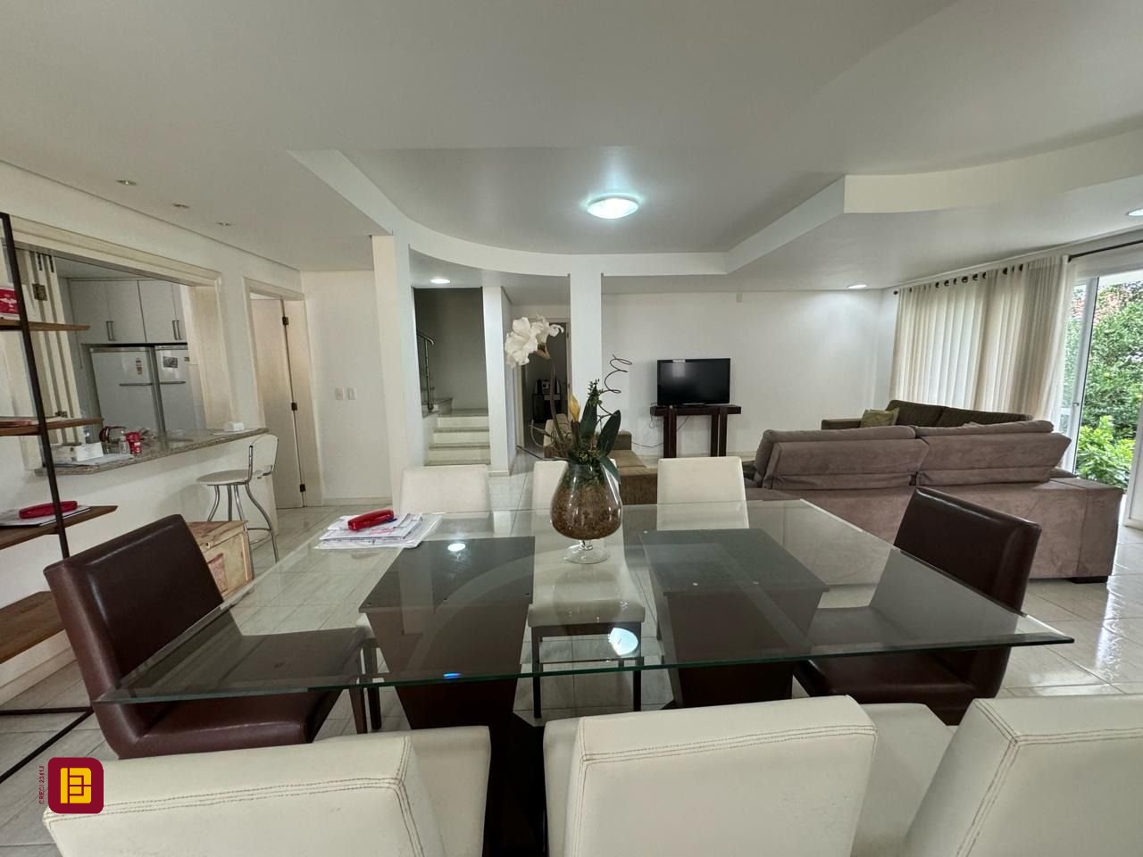 Casa de Condomínio com 295m², 4 quartos (sendo 3 suítes), 2 garagens, no bairro Santo Antônio de Lisboa em Florianópolis