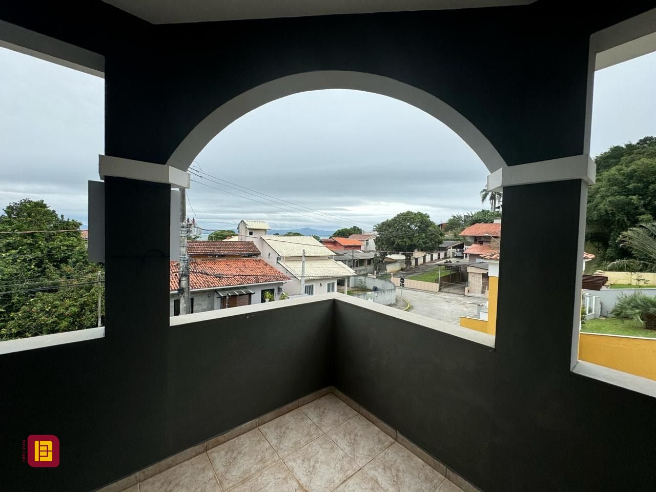 Casa de Condomínio com 295m², 4 quartos (sendo 3 suítes), 2 garagens, no bairro Santo Antônio de Lisboa em Florianópolis