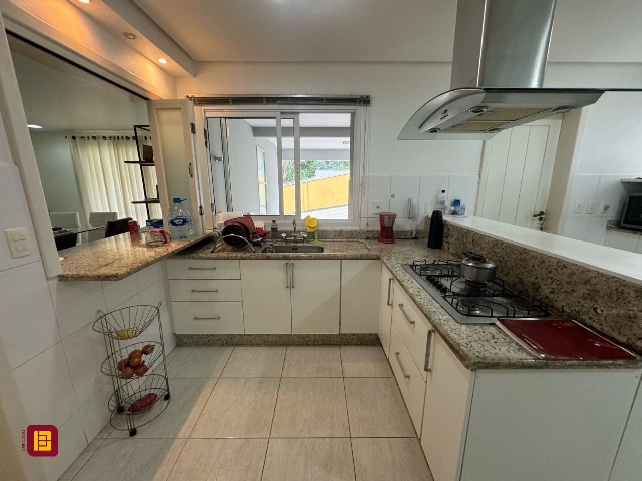 Casa de Condomínio com 295m², 4 quartos (sendo 3 suítes), 2 garagens, no bairro Santo Antônio de Lisboa em Florianópolis