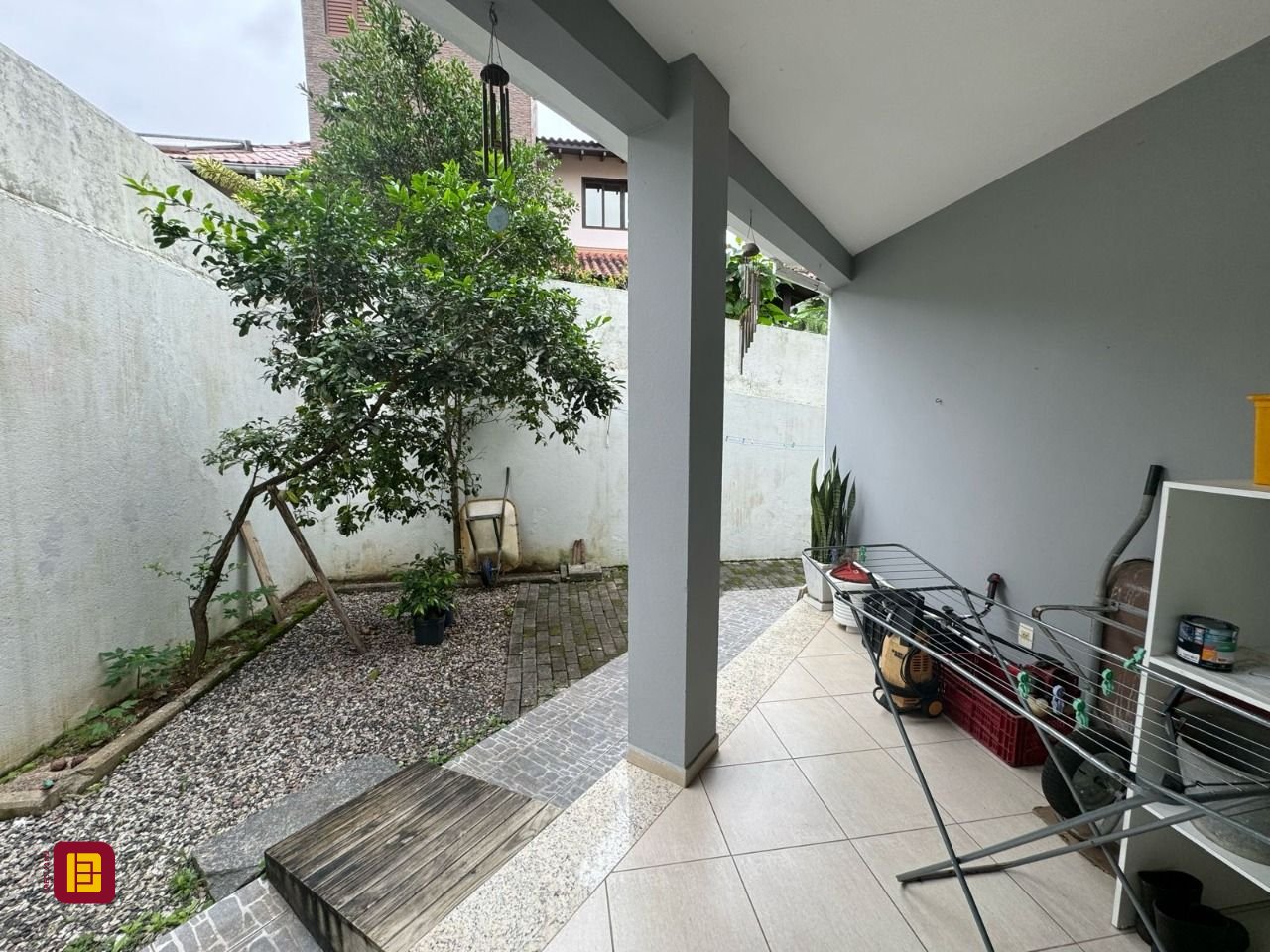 Casa de Condomínio com 295m², 4 quartos (sendo 3 suítes), 2 garagens, no bairro Santo Antônio de Lisboa em Florianópolis