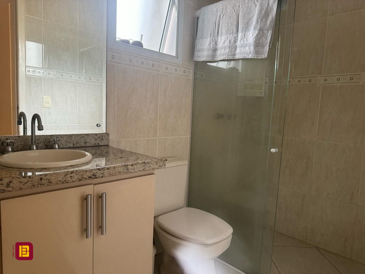Casa de Condomínio com 295m², 4 quartos (sendo 3 suítes), 2 garagens, no bairro Santo Antônio de Lisboa em Florianópolis