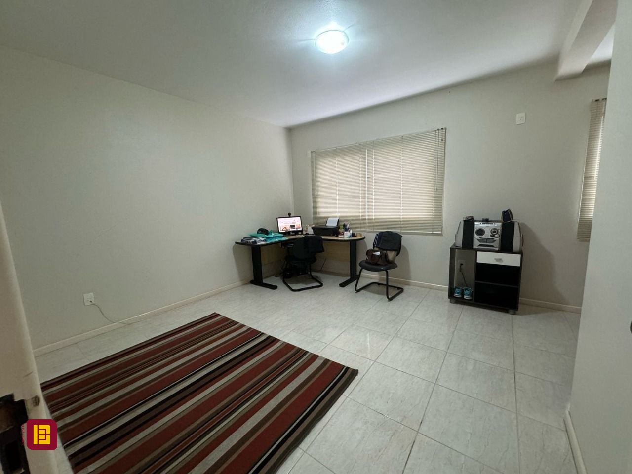 Casa de Condomínio com 295m², 4 quartos (sendo 3 suítes), 2 garagens, no bairro Santo Antônio de Lisboa em Florianópolis