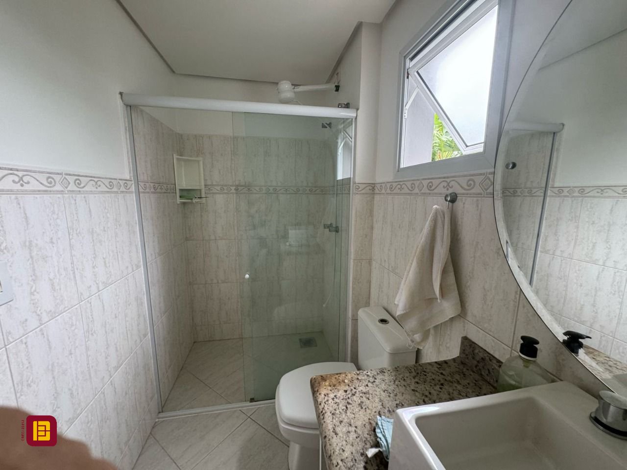 Casa de Condomínio com 295m², 4 quartos (sendo 3 suítes), 2 garagens, no bairro Santo Antônio de Lisboa em Florianópolis