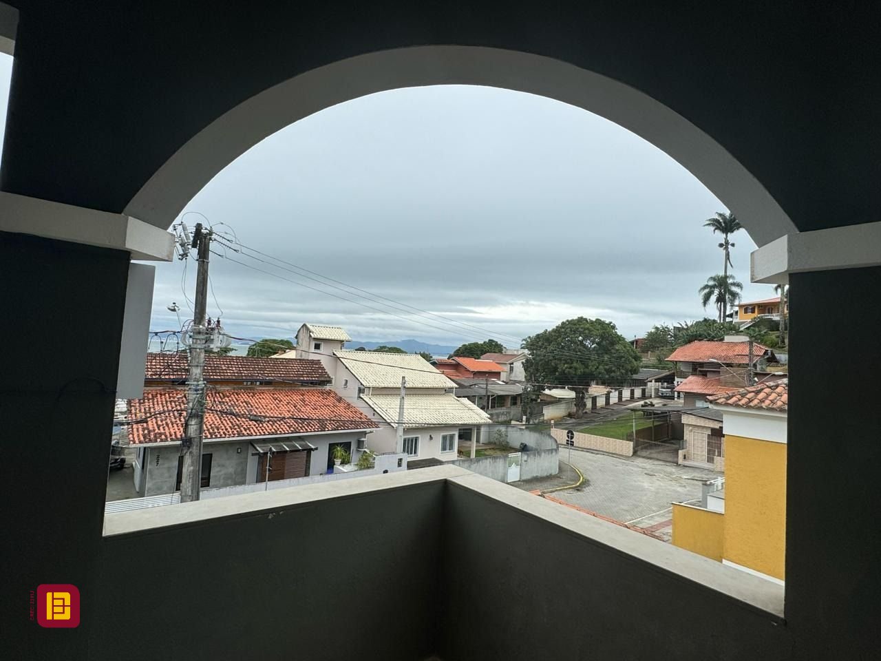 Casa de Condomínio com 295m², 4 quartos (sendo 3 suítes), 2 garagens, no bairro Santo Antônio de Lisboa em Florianópolis