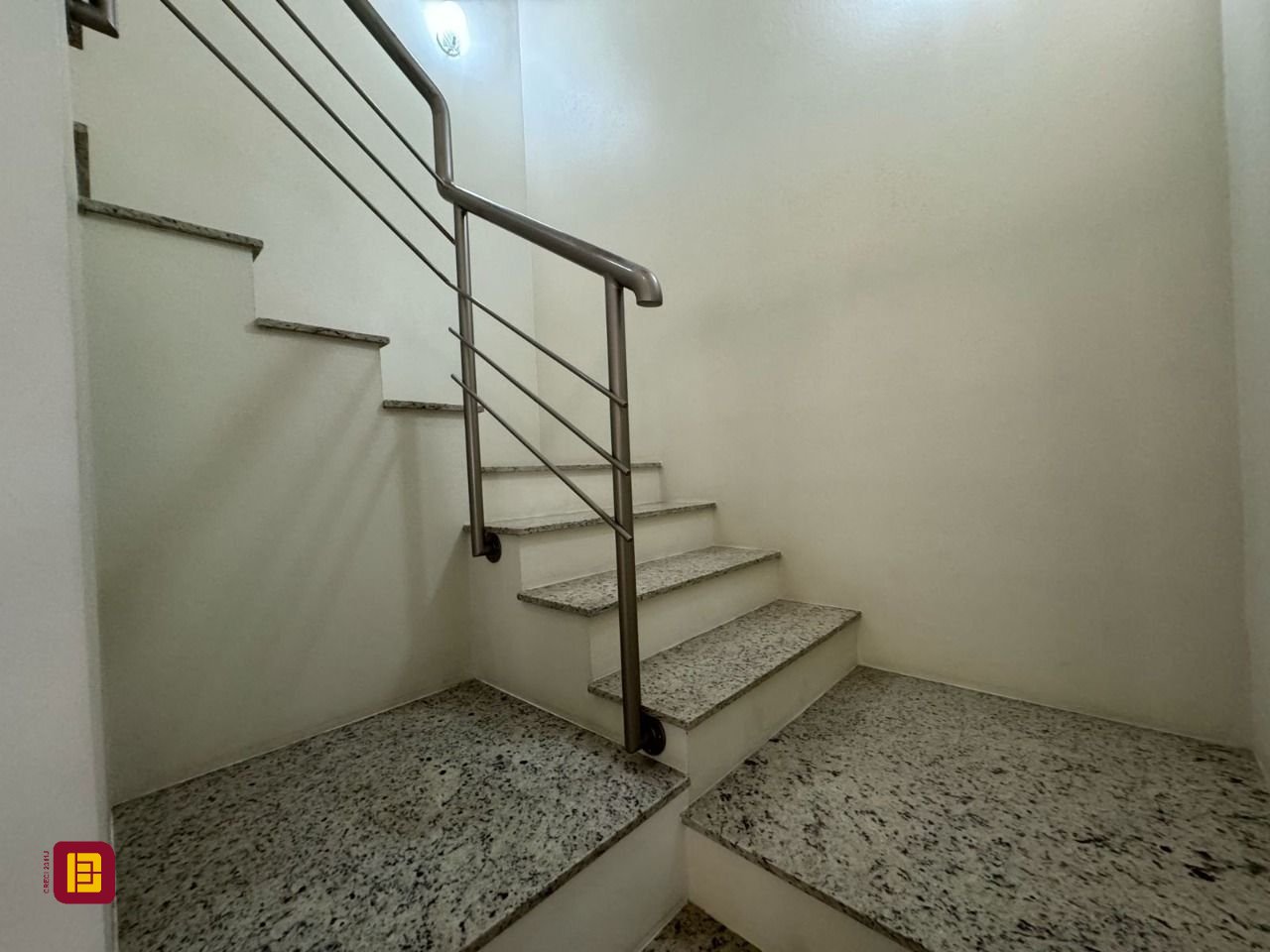 Casa de Condomínio com 295m², 4 quartos (sendo 3 suítes), 2 garagens, no bairro Santo Antônio de Lisboa em Florianópolis