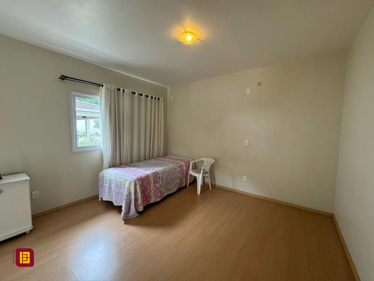 Casa de Condomínio com 295m², 4 quartos (sendo 3 suítes), 2 garagens, no bairro Santo Antônio de Lisboa em Florianópolis