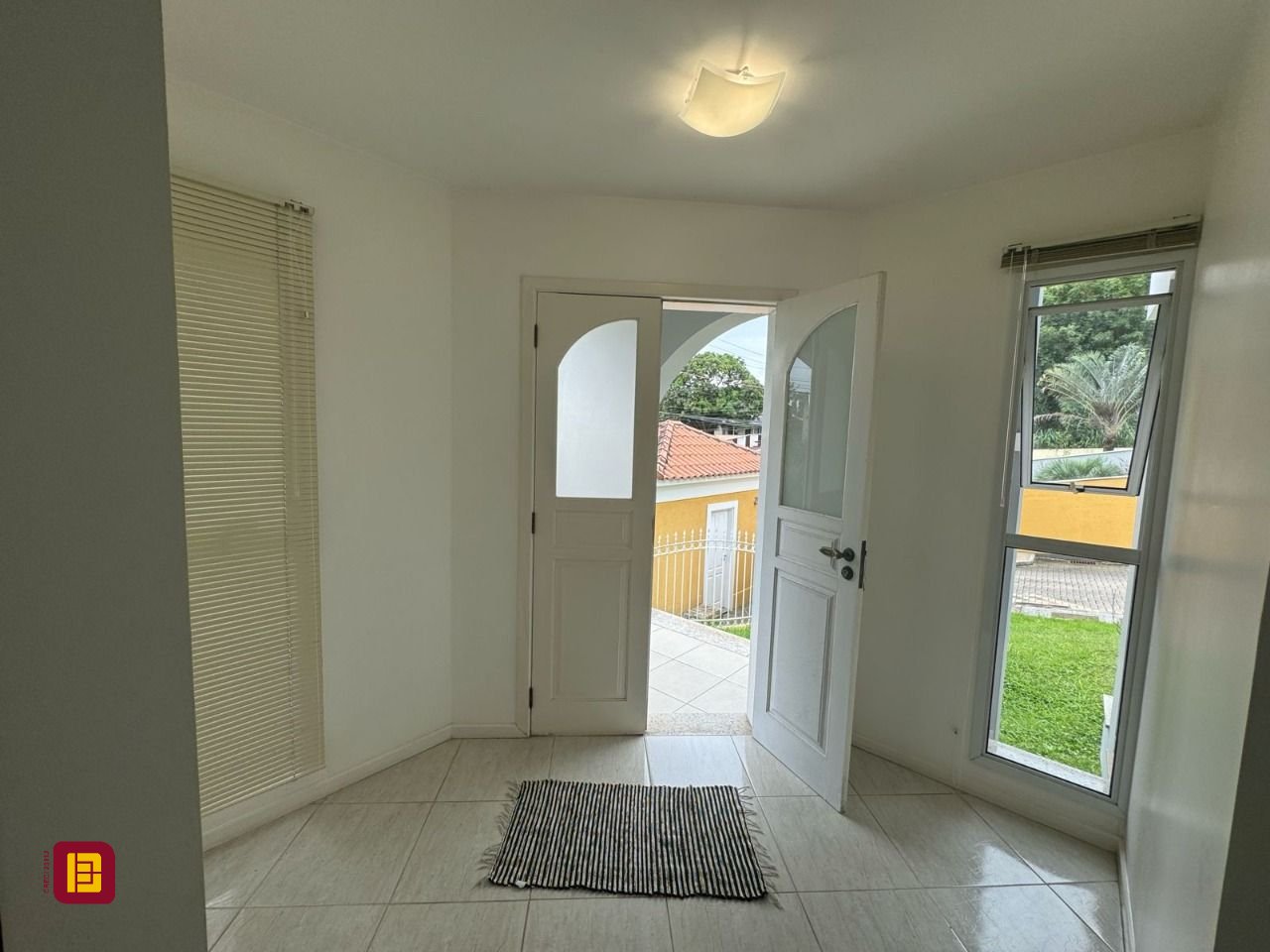 Casa de Condomínio com 295m², 4 quartos (sendo 3 suítes), 2 garagens, no bairro Santo Antônio de Lisboa em Florianópolis