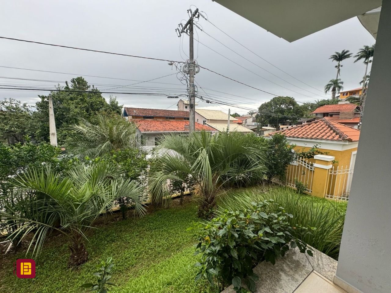 Casa de Condomínio com 295m², 4 quartos (sendo 3 suítes), 2 garagens, no bairro Santo Antônio de Lisboa em Florianópolis