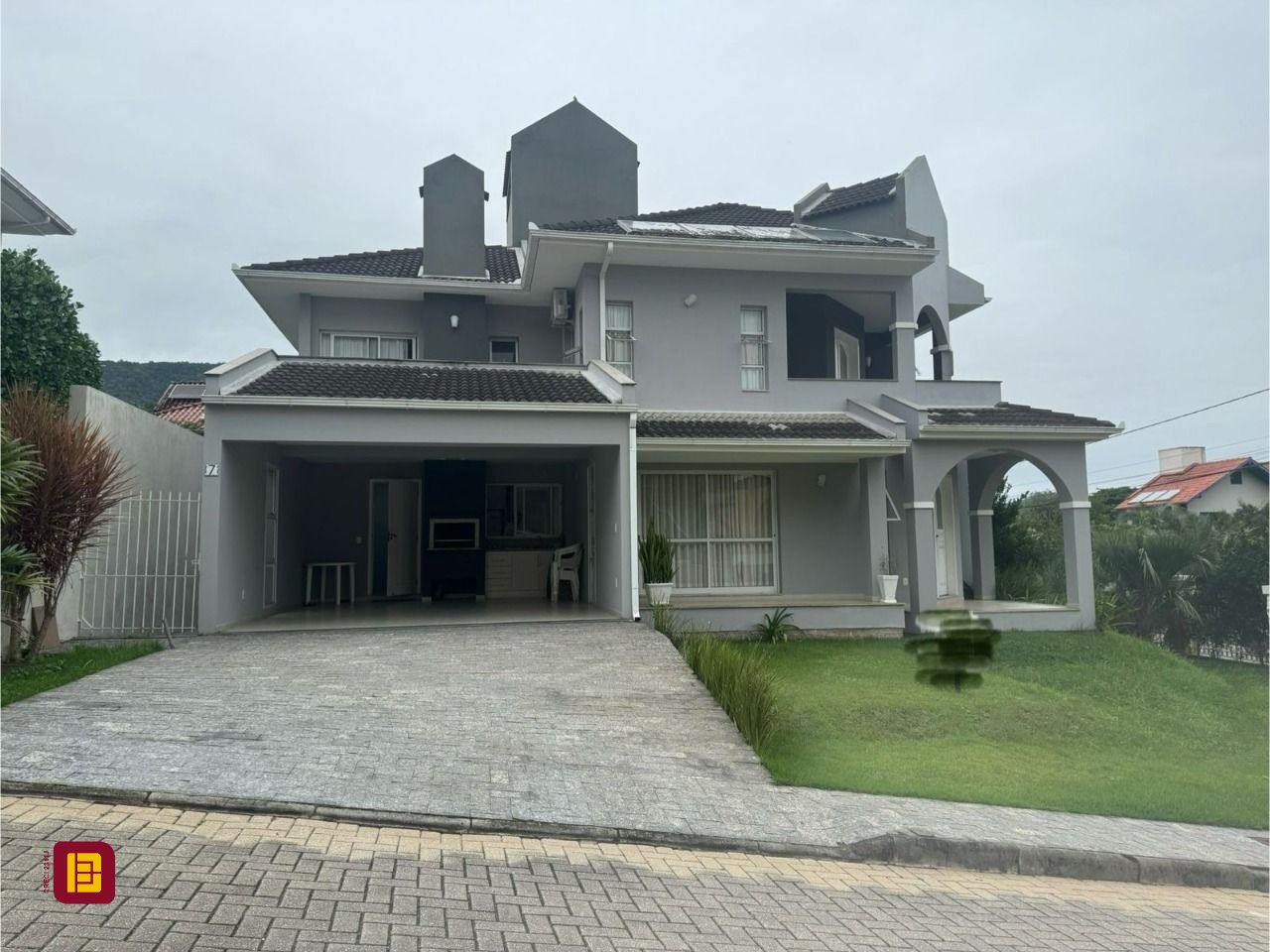 Casa de Condomínio com 295m², 4 quartos (sendo 3 suítes), 2 garagens, no bairro Santo Antônio de Lisboa em Florianópolis