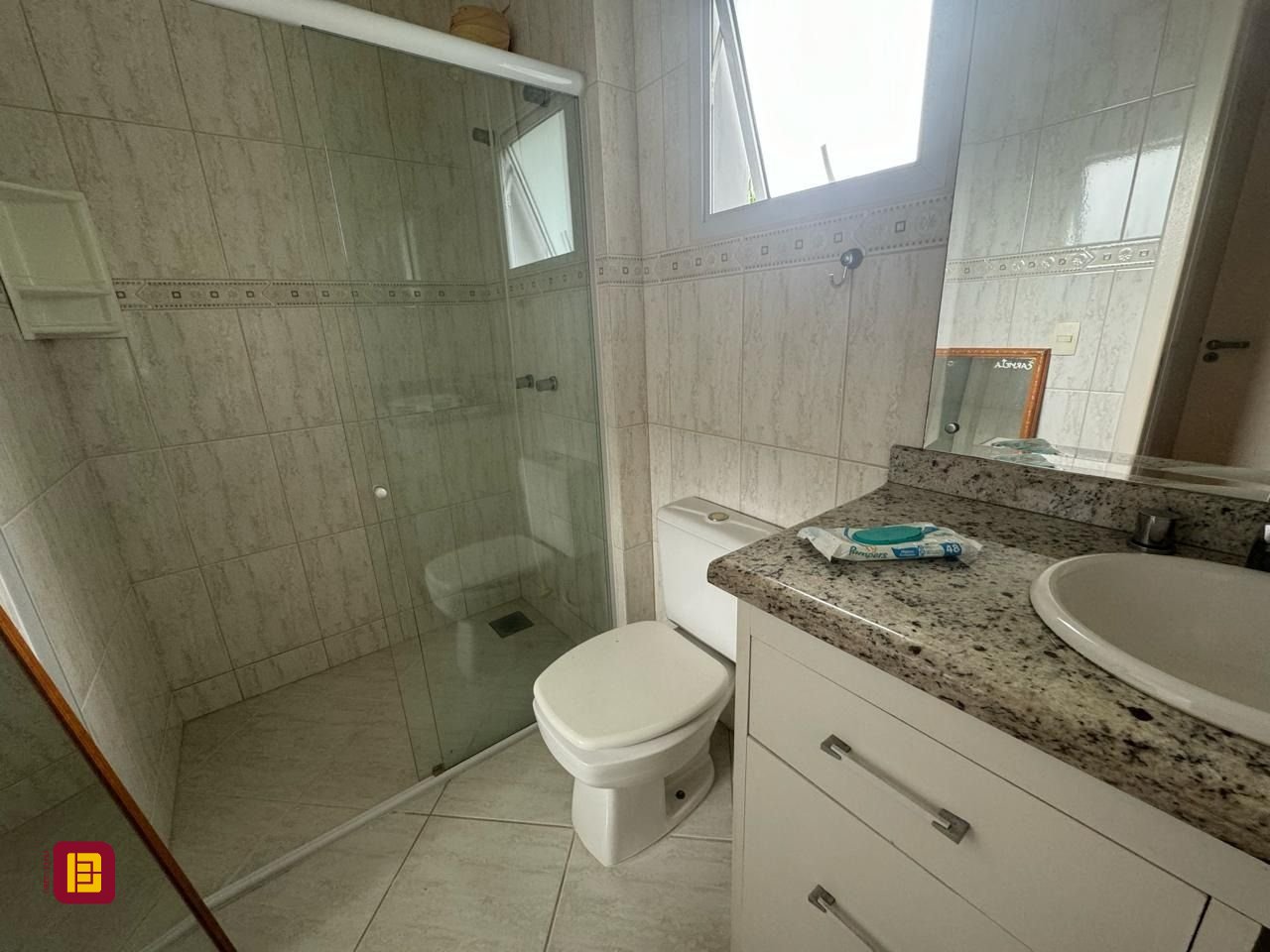 Casa de Condomínio com 295m², 4 quartos (sendo 3 suítes), 2 garagens, no bairro Santo Antônio de Lisboa em Florianópolis