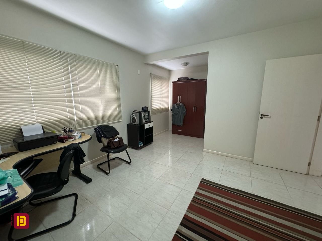 Casa de Condomínio com 295m², 4 quartos (sendo 3 suítes), 2 garagens, no bairro Santo Antônio de Lisboa em Florianópolis