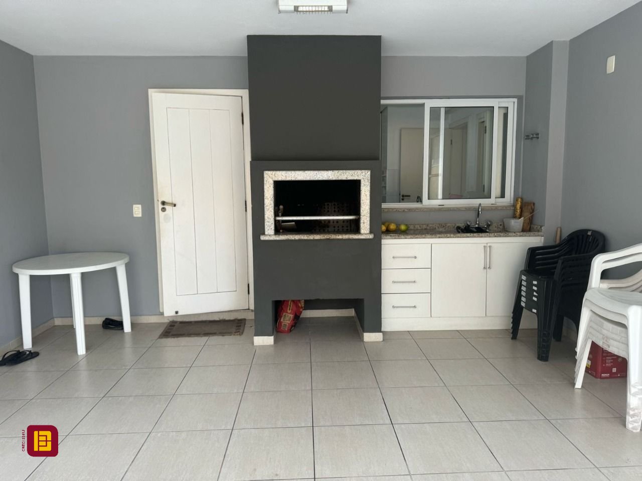 Casa de Condomínio com 295m², 4 quartos (sendo 3 suítes), 2 garagens, no bairro Santo Antônio de Lisboa em Florianópolis