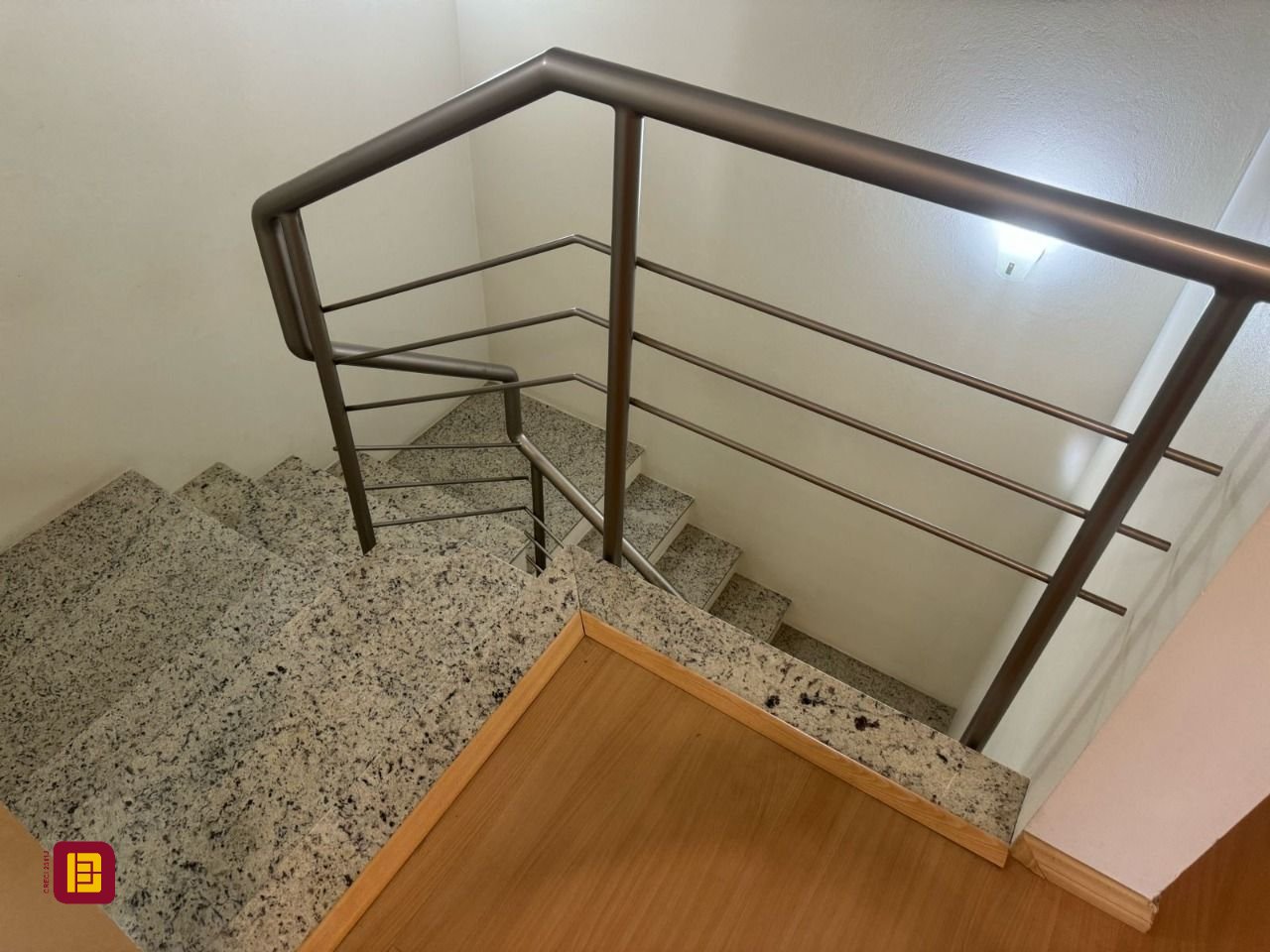 Casa de Condomínio com 295m², 4 quartos (sendo 3 suítes), 2 garagens, no bairro Santo Antônio de Lisboa em Florianópolis
