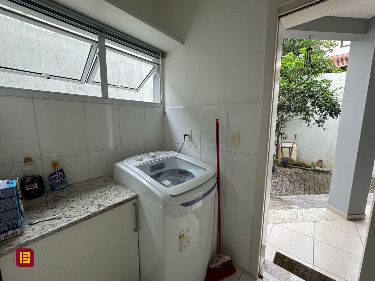 Casa de Condomínio com 295m², 4 quartos (sendo 3 suítes), 2 garagens, no bairro Santo Antônio de Lisboa em Florianópolis
