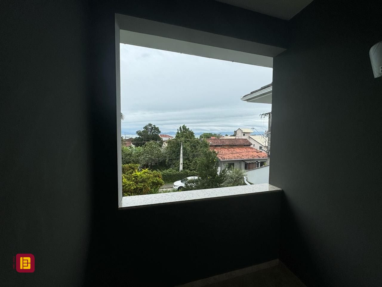 Casa de Condomínio com 295m², 4 quartos (sendo 3 suítes), 2 garagens, no bairro Santo Antônio de Lisboa em Florianópolis