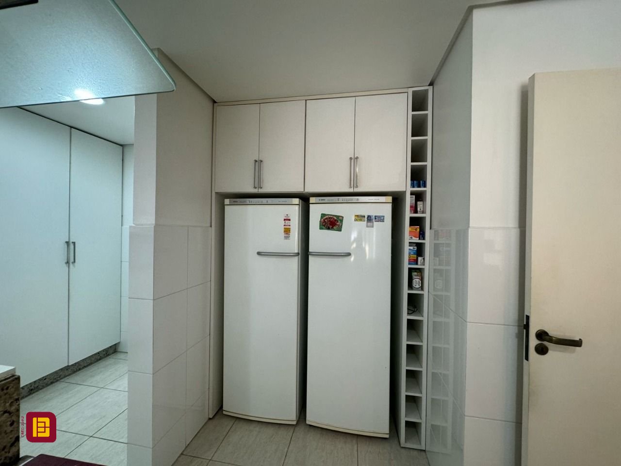 Casa de Condomínio com 295m², 4 quartos (sendo 3 suítes), 2 garagens, no bairro Santo Antônio de Lisboa em Florianópolis