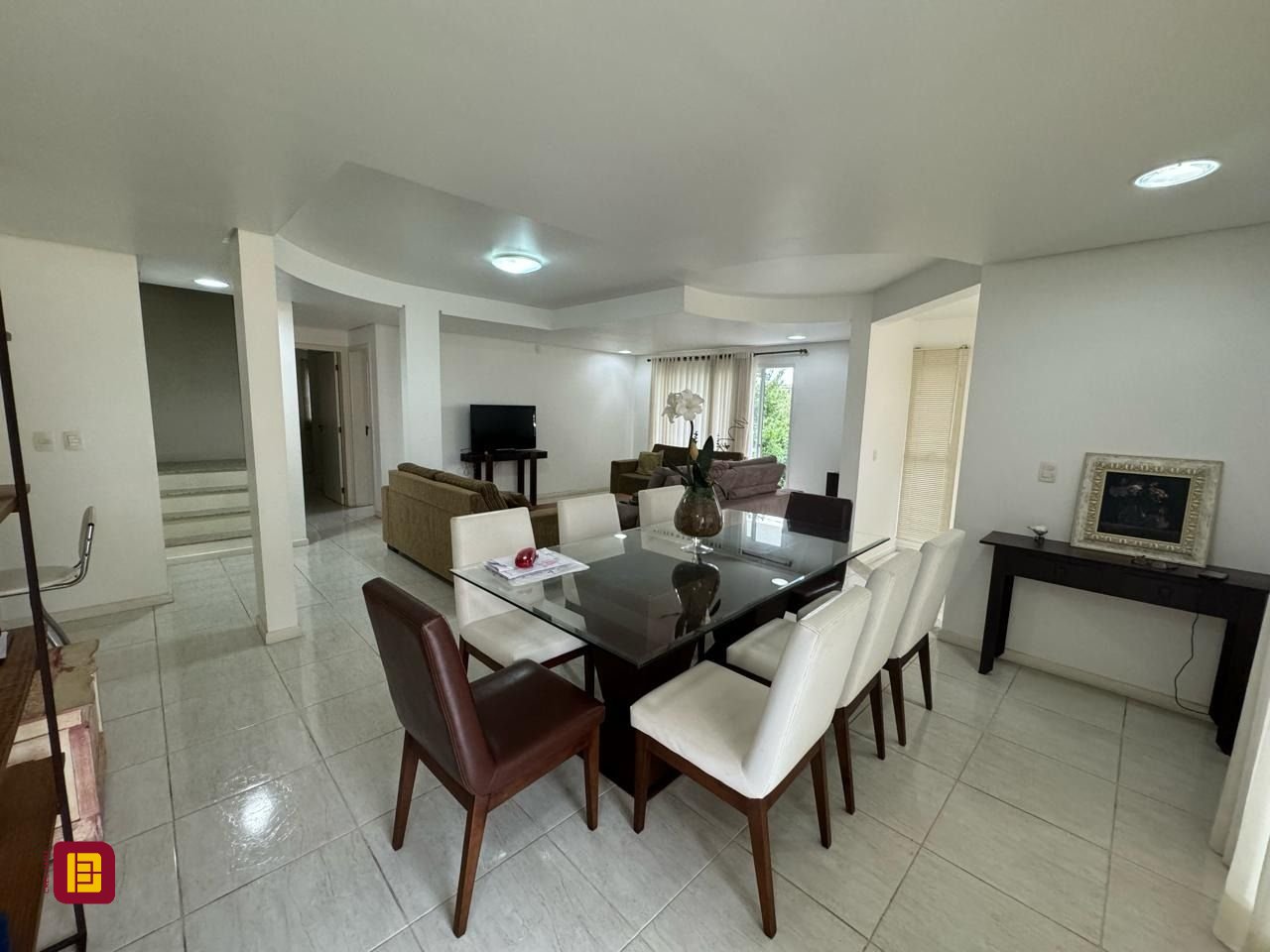 Casa de Condomínio com 295m², 4 quartos (sendo 3 suítes), 2 garagens, no bairro Santo Antônio de Lisboa em Florianópolis