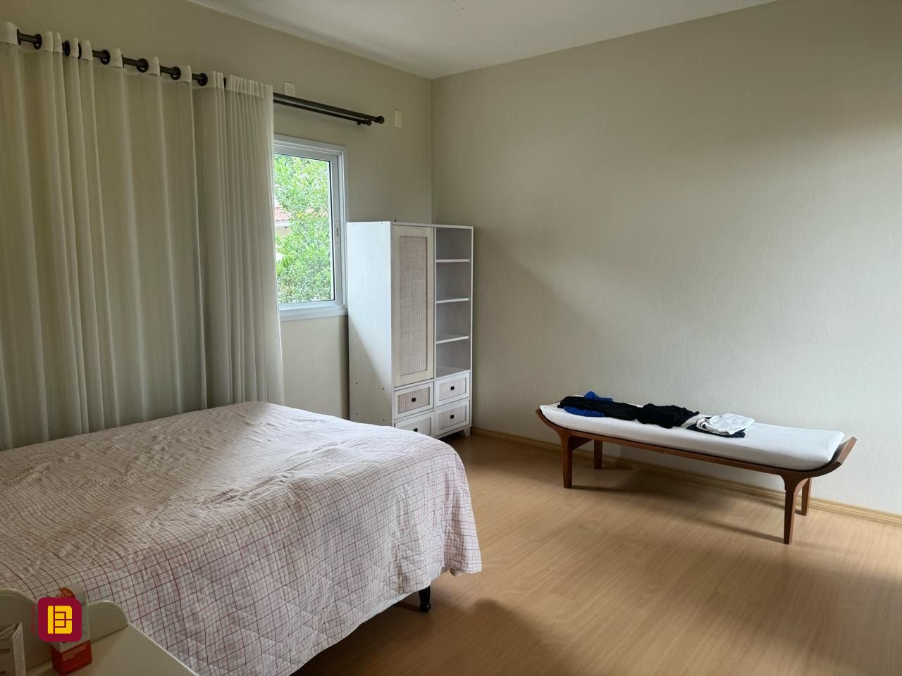 Casa de Condomínio com 295m², 4 quartos (sendo 3 suítes), 2 garagens, no bairro Santo Antônio de Lisboa em Florianópolis