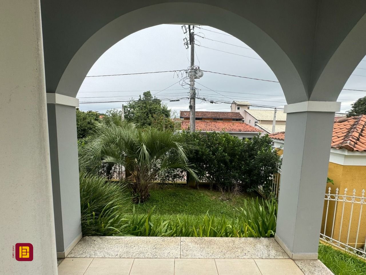 Casa de Condomínio com 295m², 4 quartos (sendo 3 suítes), 2 garagens, no bairro Santo Antônio de Lisboa em Florianópolis