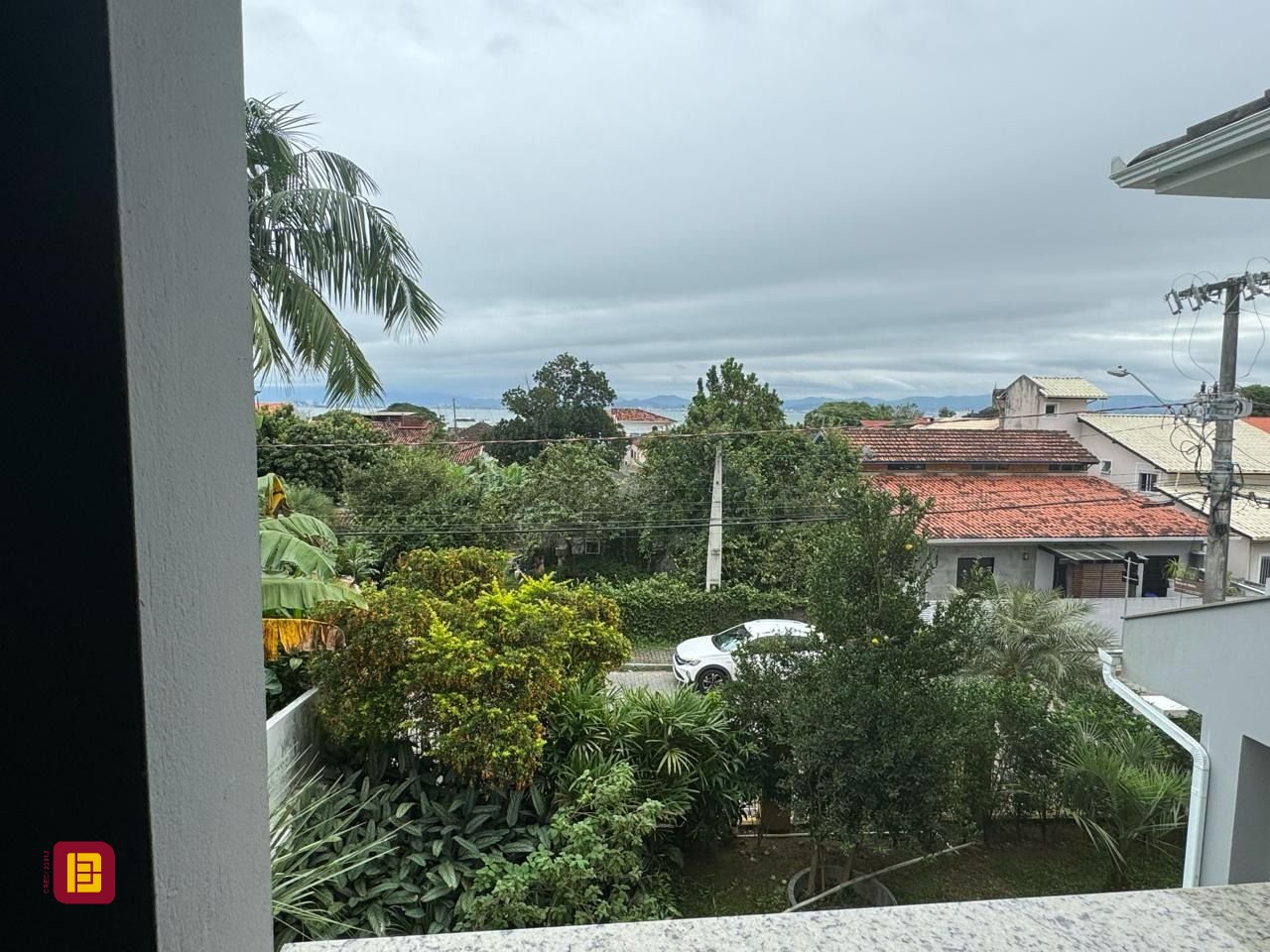 Casa de Condomínio com 295m², 4 quartos (sendo 3 suítes), 2 garagens, no bairro Santo Antônio de Lisboa em Florianópolis