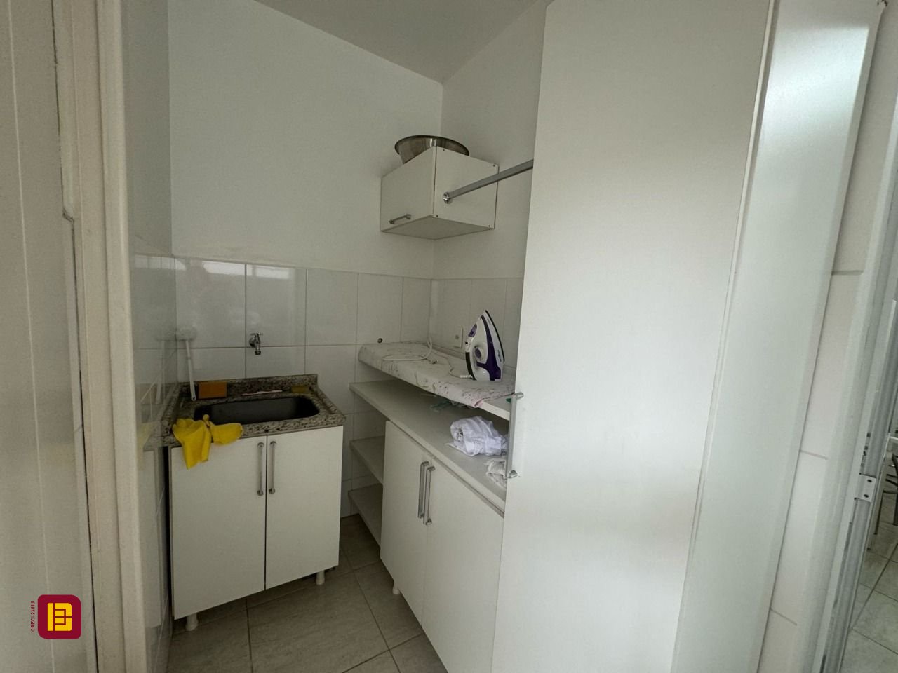 Casa de Condomínio com 295m², 4 quartos (sendo 3 suítes), 2 garagens, no bairro Santo Antônio de Lisboa em Florianópolis
