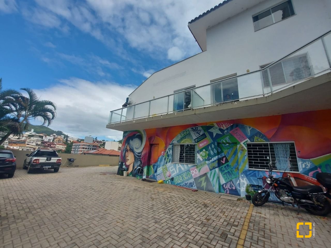 Prédio com 352m², 11 garagens, no bairro Carvoeira em Florianópolis
