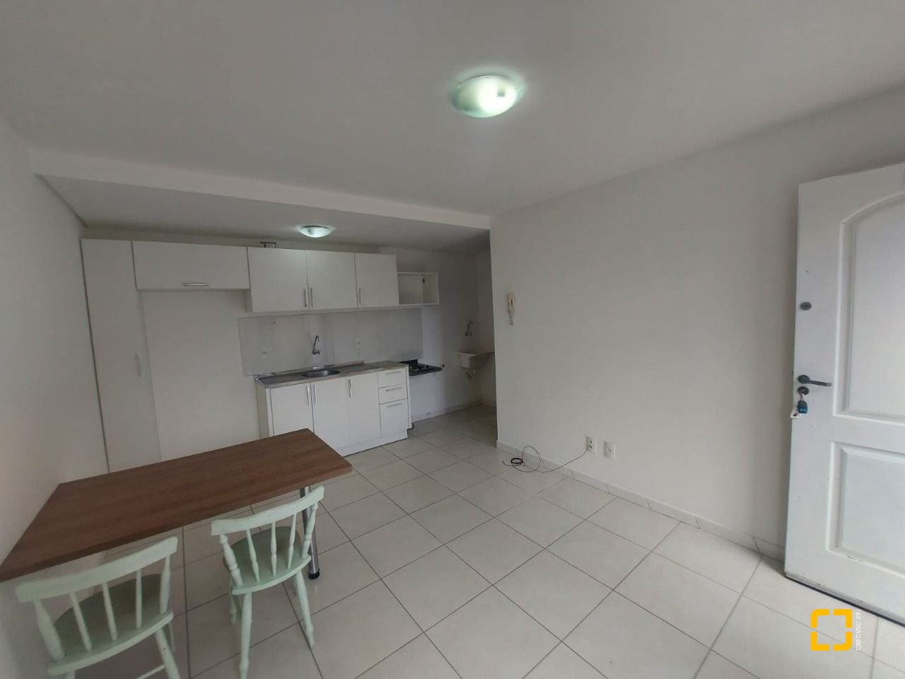 Prédio com 352m², 11 garagens, no bairro Carvoeira em Florianópolis