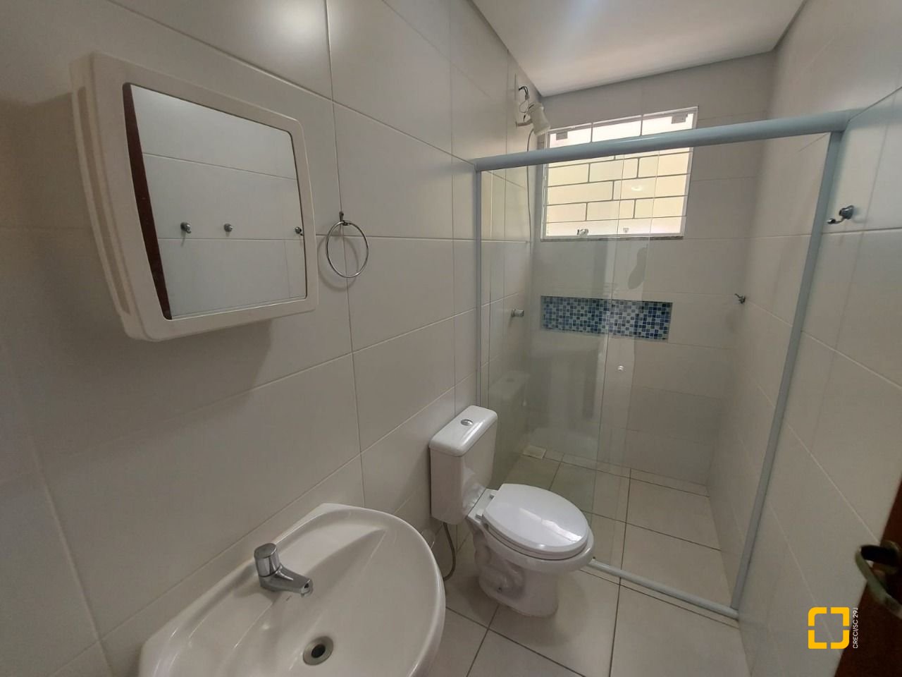 Prédio com 352m², 11 garagens, no bairro Carvoeira em Florianópolis
