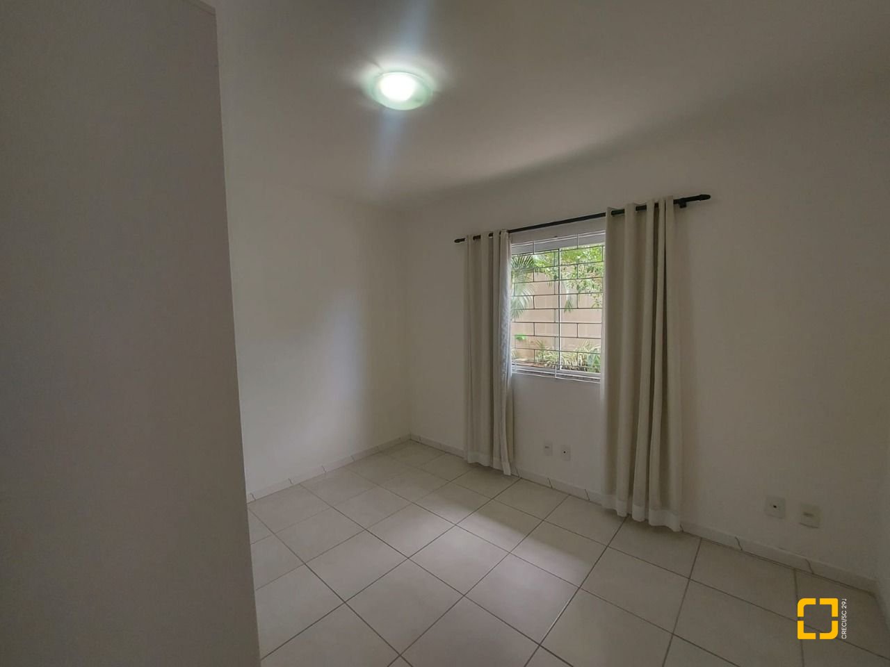 Prédio com 352m², 11 garagens, no bairro Carvoeira em Florianópolis