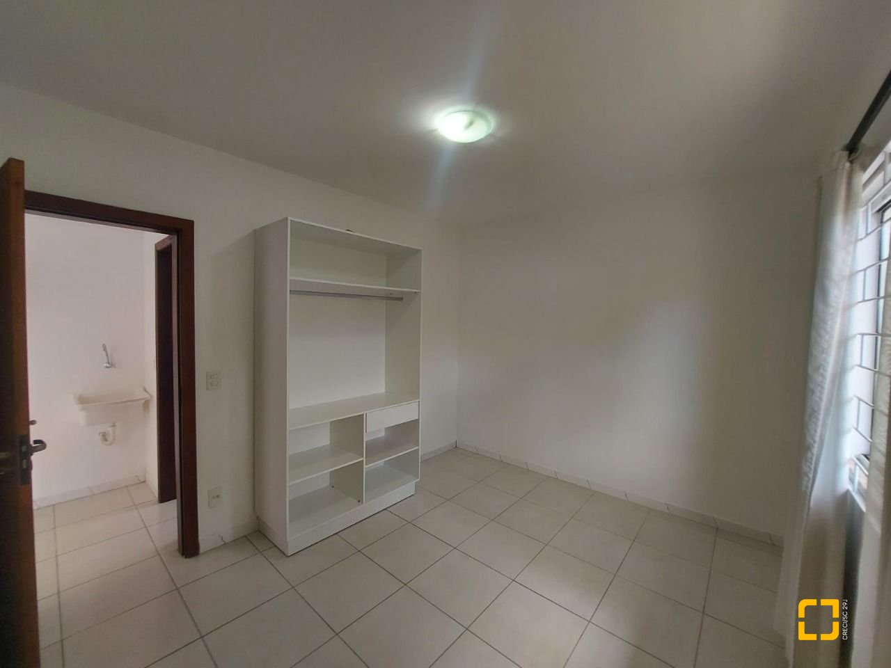 Prédio com 352m², 11 garagens, no bairro Carvoeira em Florianópolis