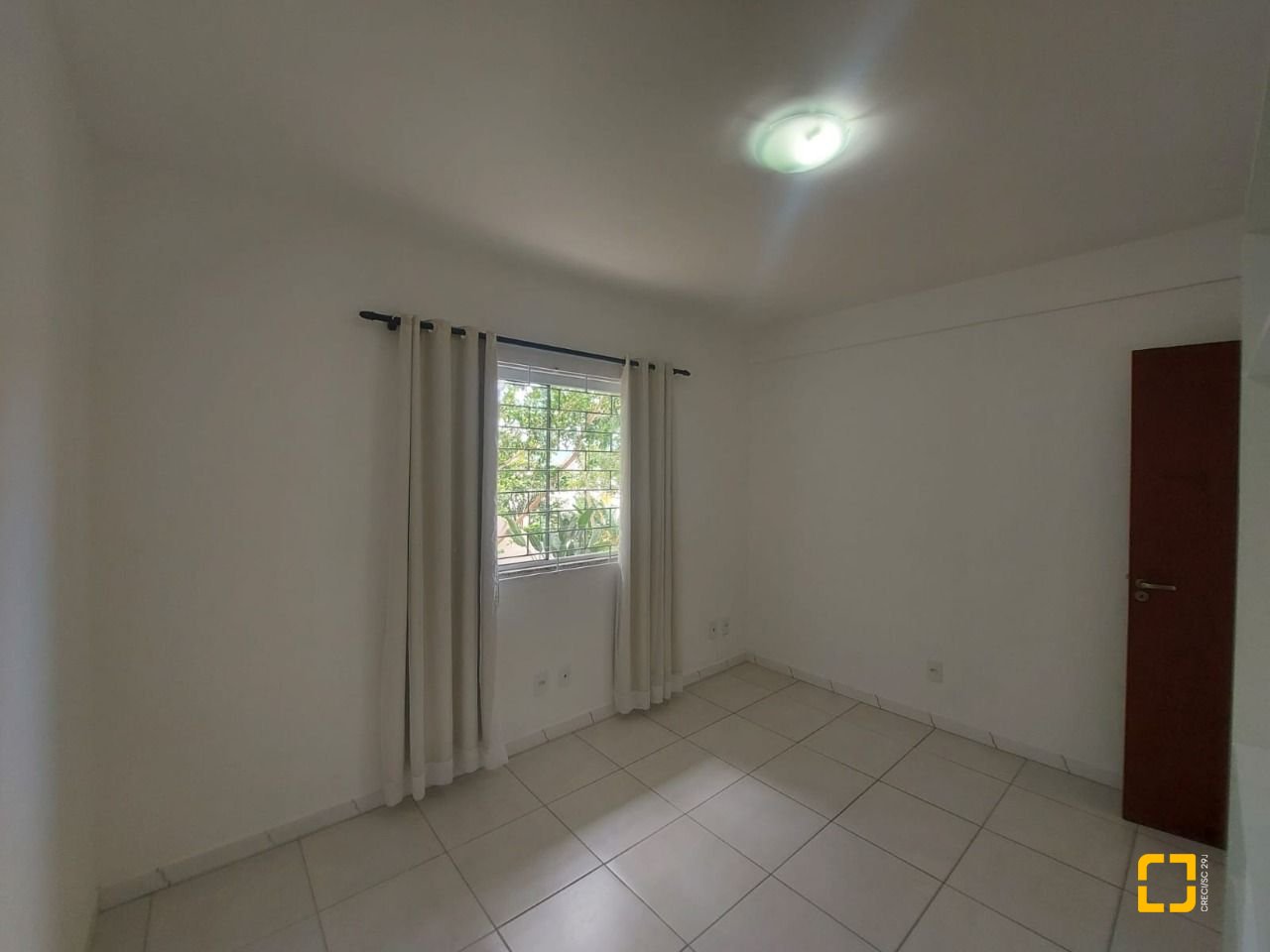 Prédio com 352m², 11 garagens, no bairro Carvoeira em Florianópolis