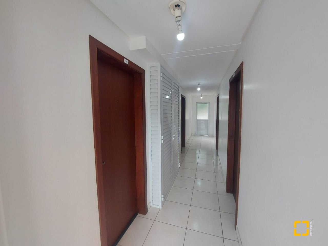 Prédio com 352m², 11 garagens, no bairro Carvoeira em Florianópolis