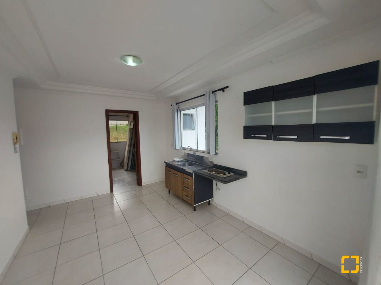 Prédio com 352m², 11 garagens, no bairro Carvoeira em Florianópolis