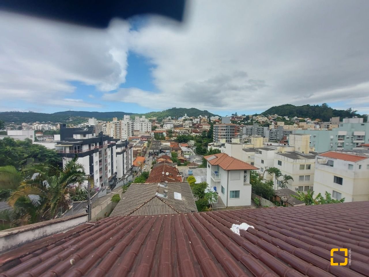 Prédio com 352m², 11 garagens, no bairro Carvoeira em Florianópolis