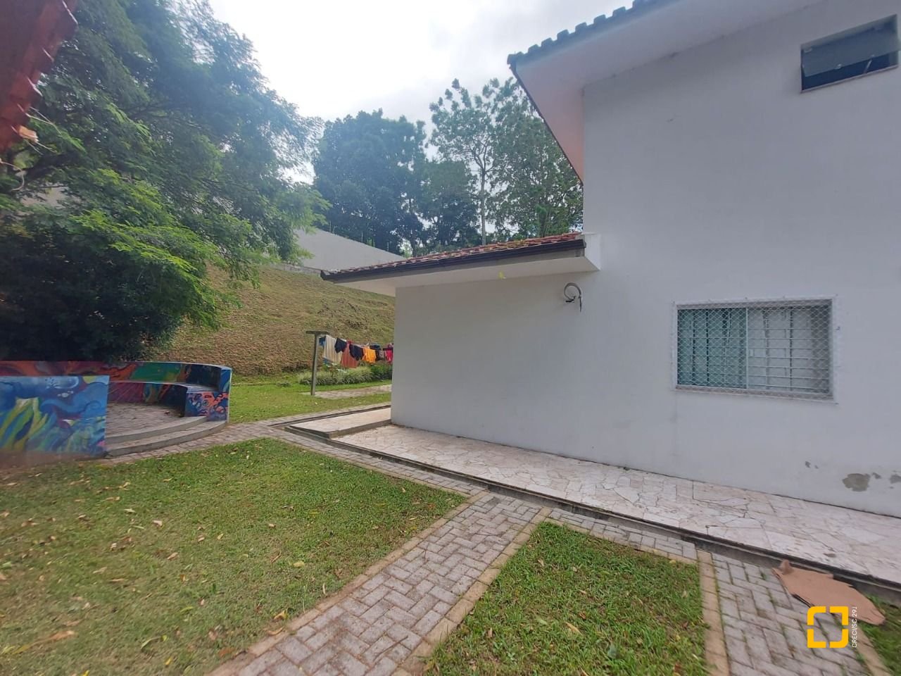 Prédio com 352m², 11 garagens, no bairro Carvoeira em Florianópolis