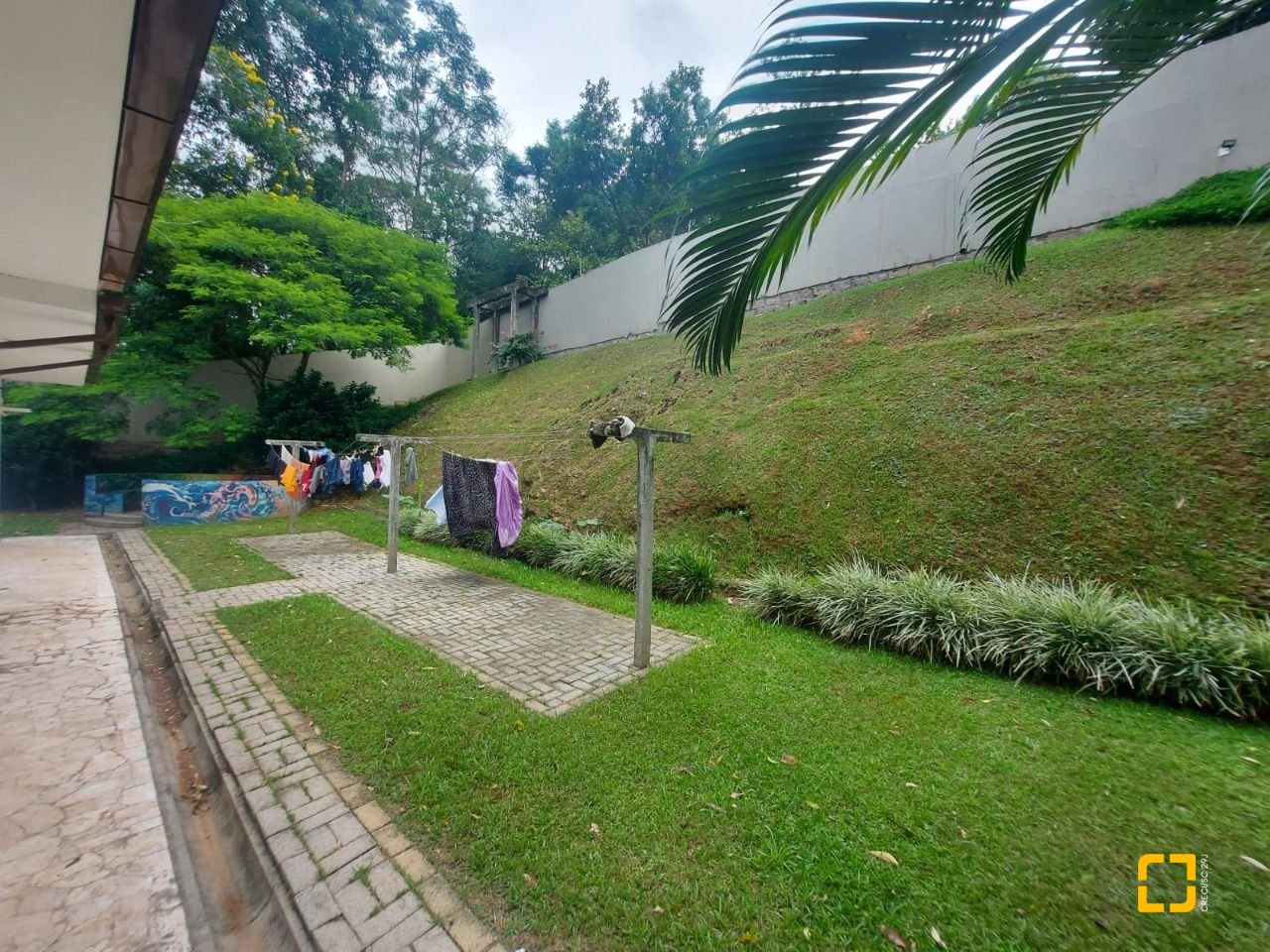 Prédio com 352m², 11 garagens, no bairro Carvoeira em Florianópolis