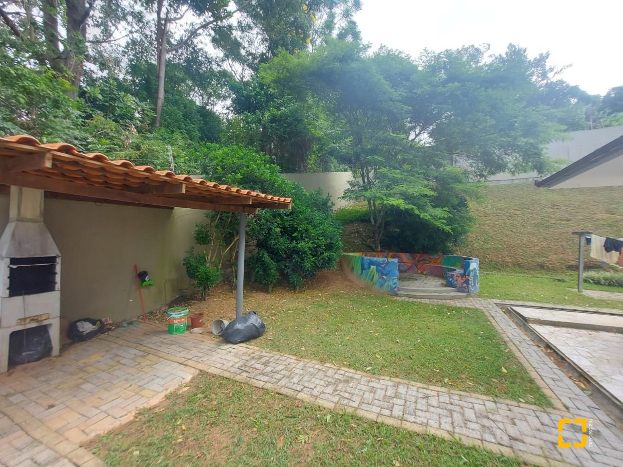 Prédio com 352m², 11 garagens, no bairro Carvoeira em Florianópolis