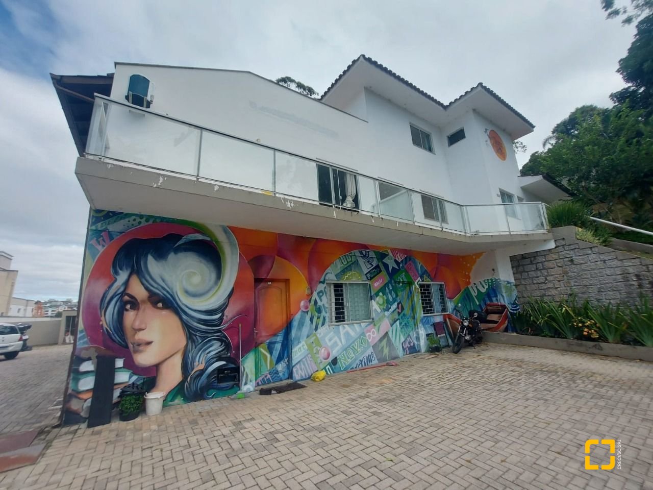 Prédio com 352m², 11 garagens, no bairro Carvoeira em Florianópolis