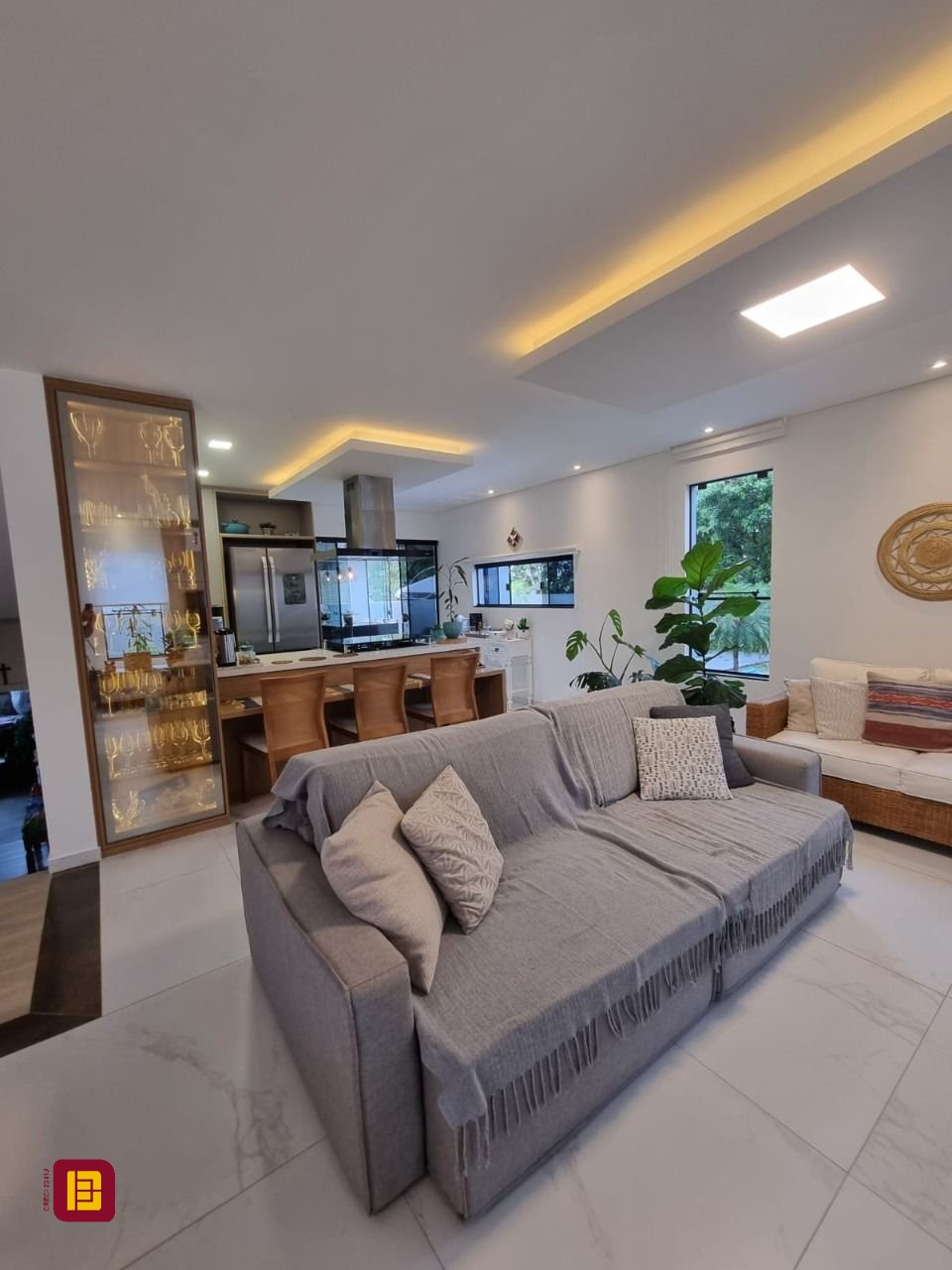 Casa de Condomínio com 236m², 4 quartos (sendo 3 suítes), 4 garagens, no bairro Cachoeira do Bom Jesus em Florianópolis