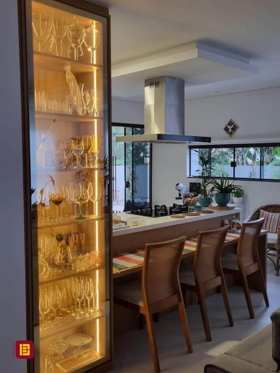 Casa de Condomínio com 236m², 4 quartos (sendo 3 suítes), 4 garagens, no bairro Cachoeira do Bom Jesus em Florianópolis
