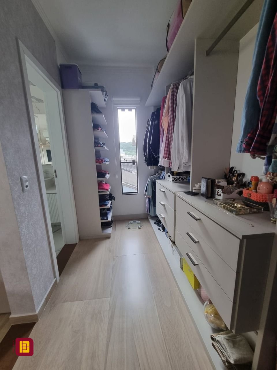 Casa de Condomínio com 236m², 4 quartos (sendo 3 suítes), 4 garagens, no bairro Cachoeira do Bom Jesus em Florianópolis
