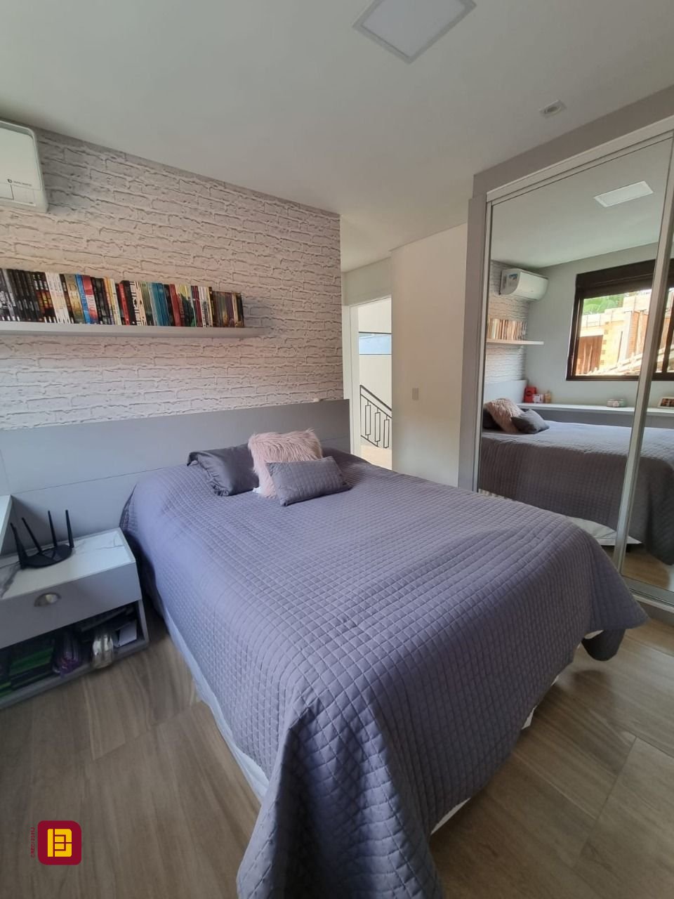 Casa de Condomínio com 236m², 4 quartos (sendo 3 suítes), 4 garagens, no bairro Cachoeira do Bom Jesus em Florianópolis
